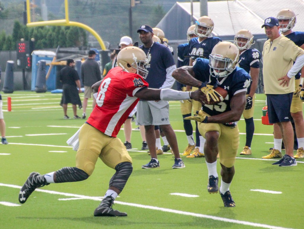 Notre Dame QB Malik Zaire (8) hands the ball off to RB Tarean Folston during Tuesday's morning practice. Photo/Damien Dennis